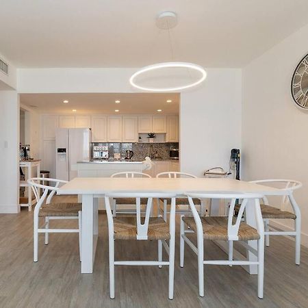 Stunning & Spacious Resort-Style Condo Across From Beach! 迈阿密海滩 外观 照片