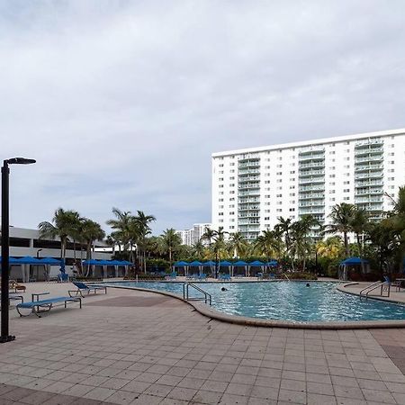 Stunning & Spacious Resort-Style Condo Across From Beach! 迈阿密海滩 外观 照片
