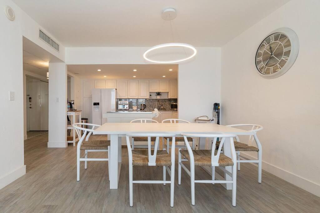Stunning & Spacious Resort-Style Condo Across From Beach! 迈阿密海滩 外观 照片