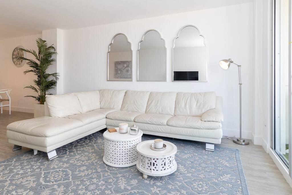 Stunning & Spacious Resort-Style Condo Across From Beach! 迈阿密海滩 外观 照片