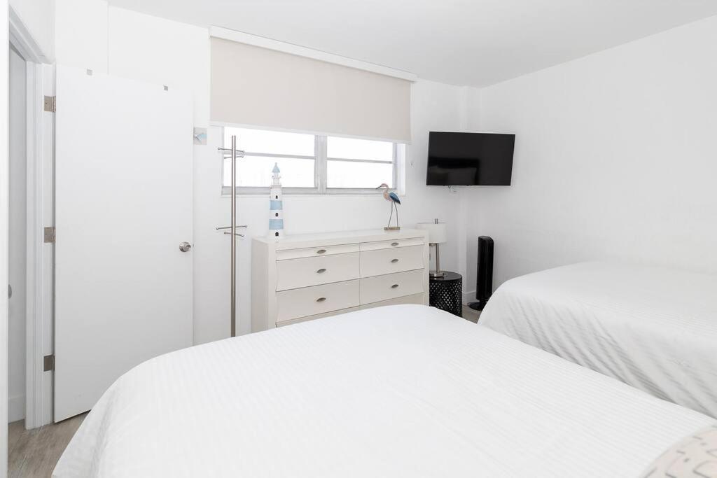 Stunning & Spacious Resort-Style Condo Across From Beach! 迈阿密海滩 外观 照片