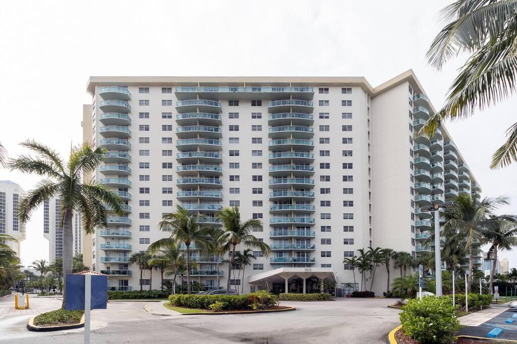 Stunning & Spacious Resort-Style Condo Across From Beach! 迈阿密海滩 外观 照片