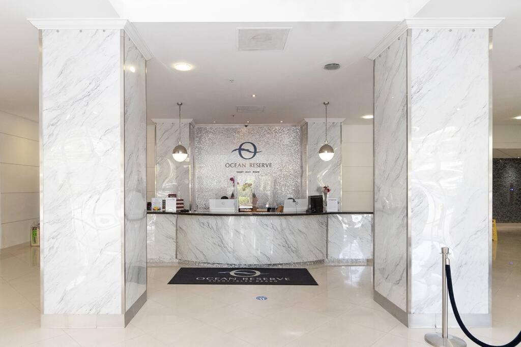 Stunning & Spacious Resort-Style Condo Across From Beach! 迈阿密海滩 外观 照片